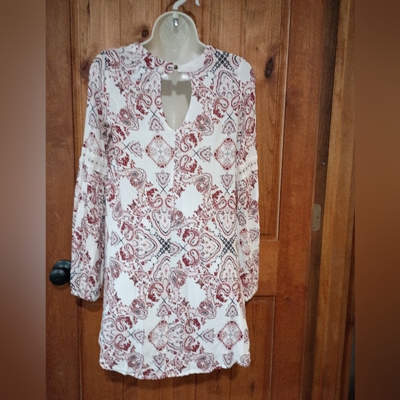 Hint of‎ Mint Red and White Patterned Mini Dress - Picture 5 of 6